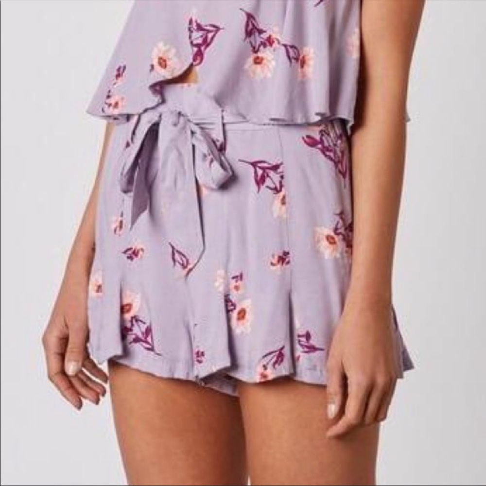 Cotton Candy LA 'Azalea' Ruffle Floral Shorts - Picture 6 of 7